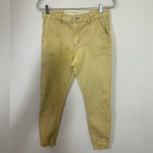 Street Denim by VIP Jeans in a buttery shade joggers style